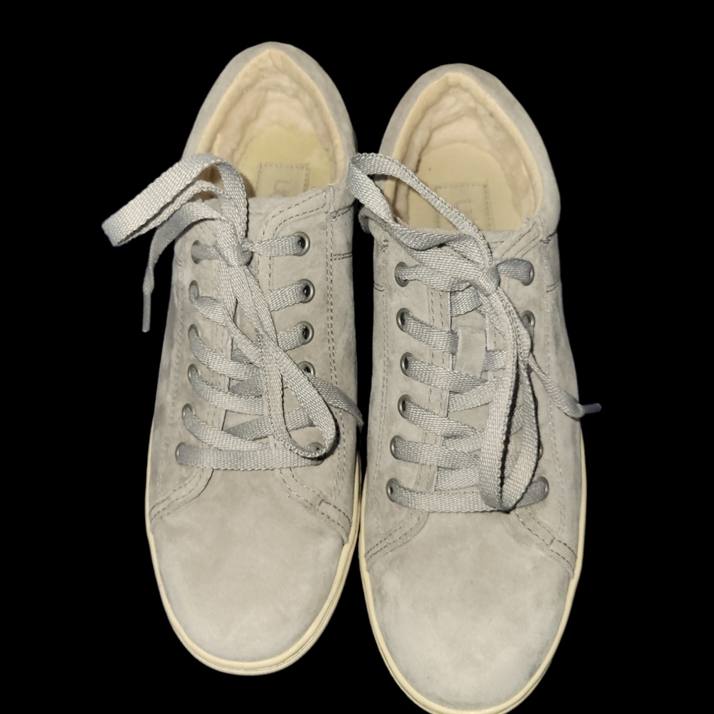 UGG Tomi light grey taupe suede tie shoes size 8 Great Condition